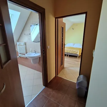 Pod Lasem Lägenhet *